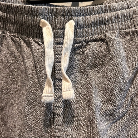 Men’s Old Navy shorts - elastic waist with ties size Large grey - Picture 2 of 4